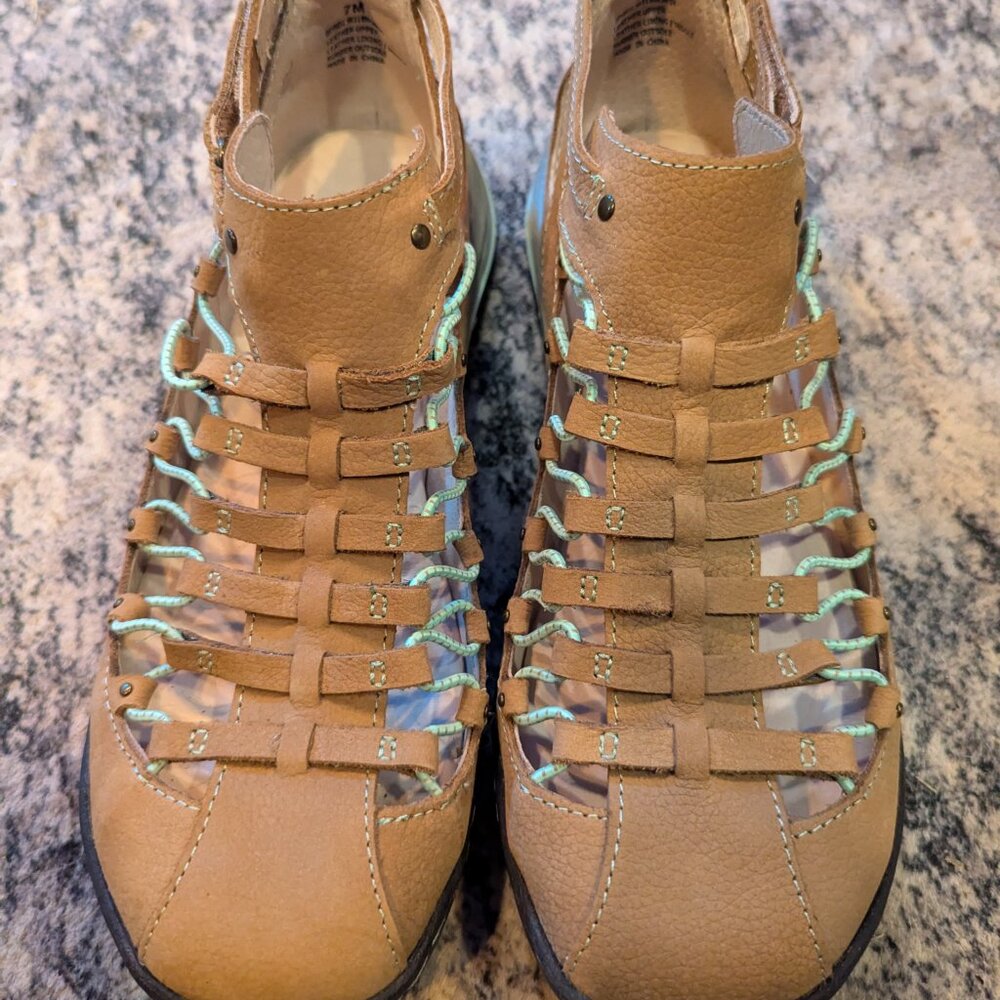 Jambu Bondi size 7 taupe